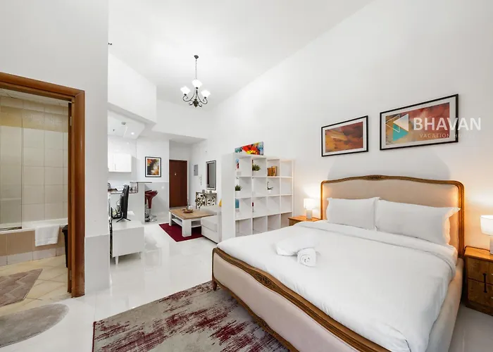 Contemporary Studio In Marina By Bhavan Vacation Homes