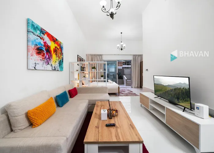Contemporary Studio In Marina By Bhavan Vacation Homes